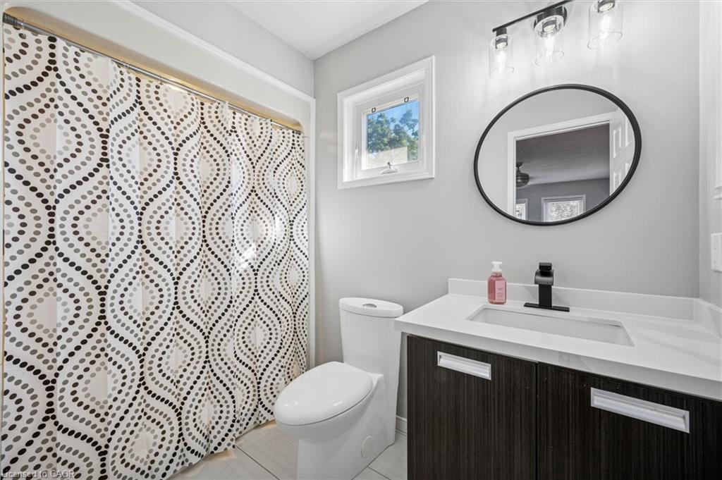 55 Enfield Drive, Cambridge, ON - Indoor Photo Showing Bathroom