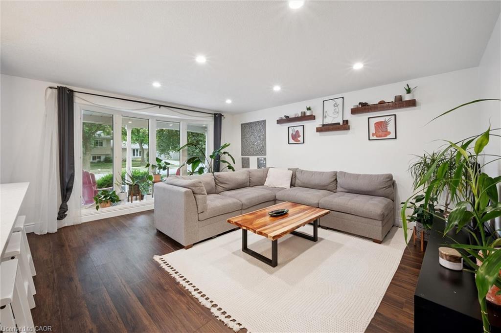 357 Grangewood Drive, Waterloo, ON - Indoor Photo Showing Living Room