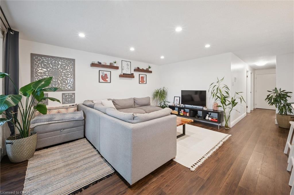 357 Grangewood Drive, Waterloo, ON - Indoor Photo Showing Living Room