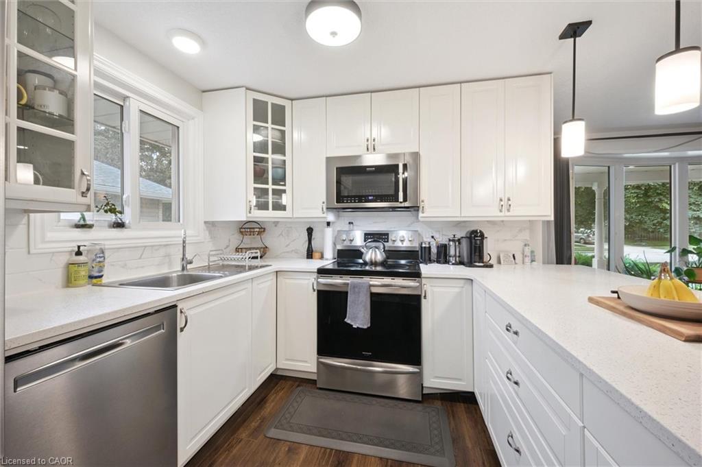 357 Grangewood Drive, Waterloo, ON - Indoor Photo Showing Kitchen With Stainless Steel Kitchen With Double Sink