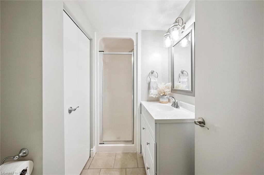 357 Grangewood Drive, Waterloo, ON - Indoor Photo Showing Bathroom