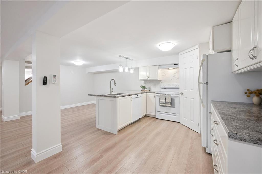 357 Grangewood Drive, Waterloo, ON - Indoor Photo Showing Kitchen