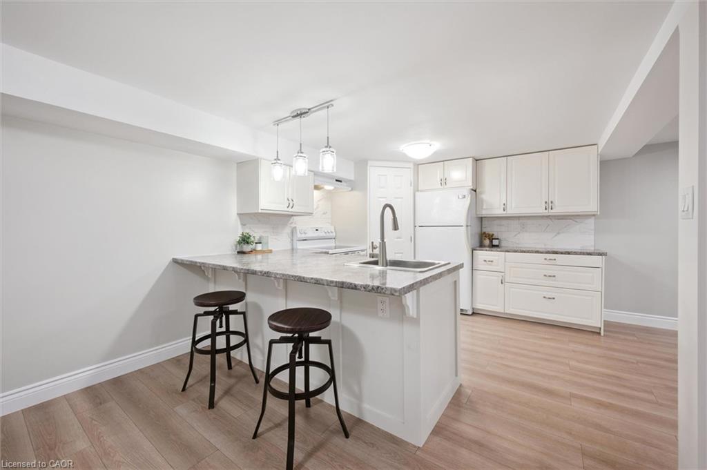 357 Grangewood Drive, Waterloo, ON - Indoor Photo Showing Kitchen