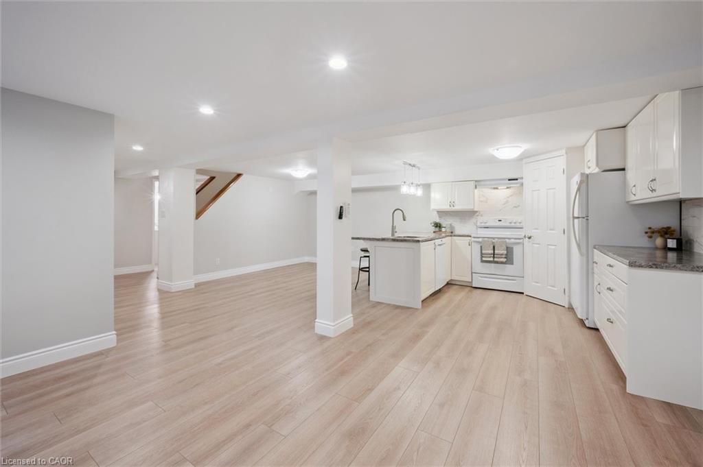 357 Grangewood Drive, Waterloo, ON - Indoor Photo Showing Kitchen