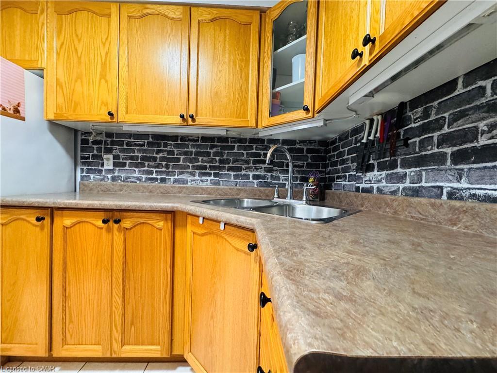 306-24 Ransom Street, Acton, ON - Indoor Photo Showing Kitchen With Double Sink