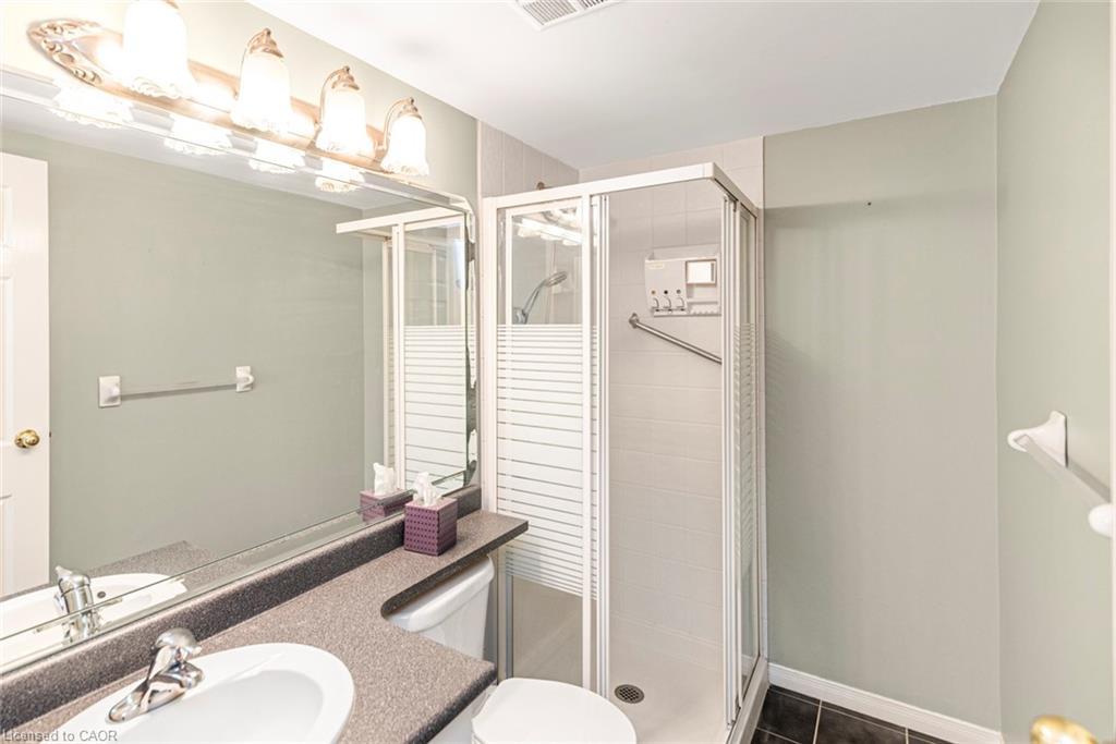 404-495 Highway 8, Stoney Creek, ON - Indoor Photo Showing Bathroom