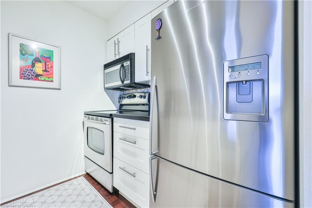 404-185 Robinson Street, Oakville, ON - Indoor Photo Showing Kitchen
