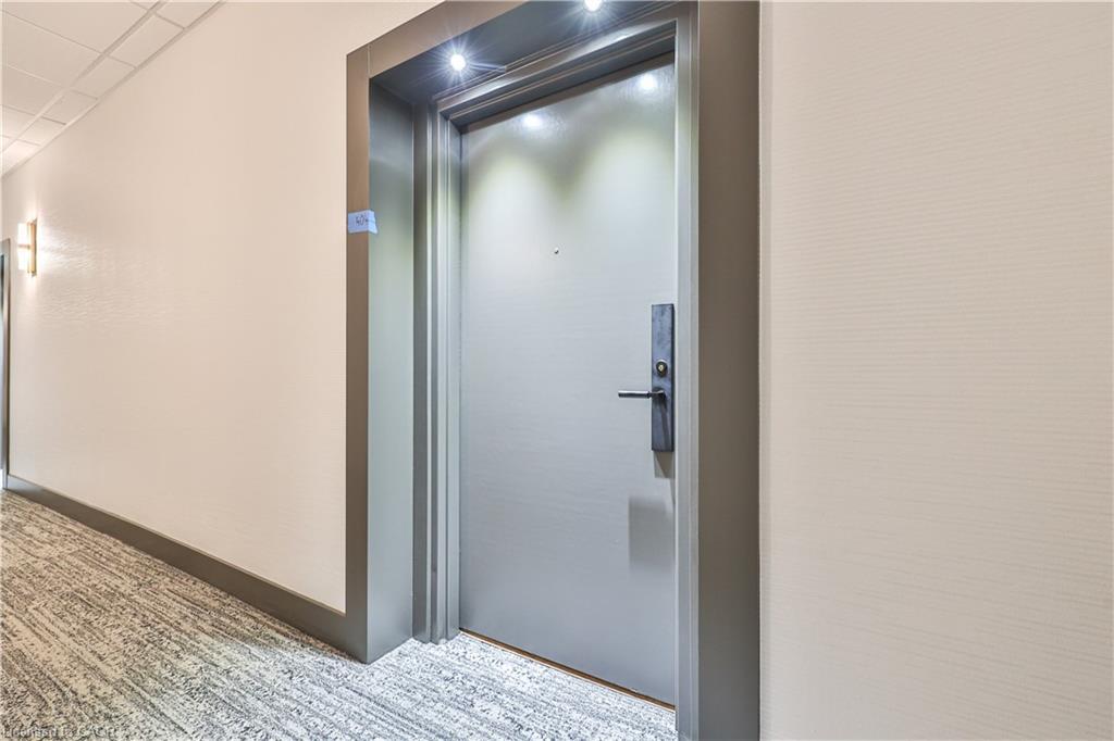 404-185 Robinson Street, Oakville, ON - Indoor