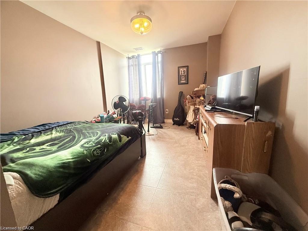 1903-301 Frances Avenue, Hamilton, ON - Indoor Photo Showing Bedroom