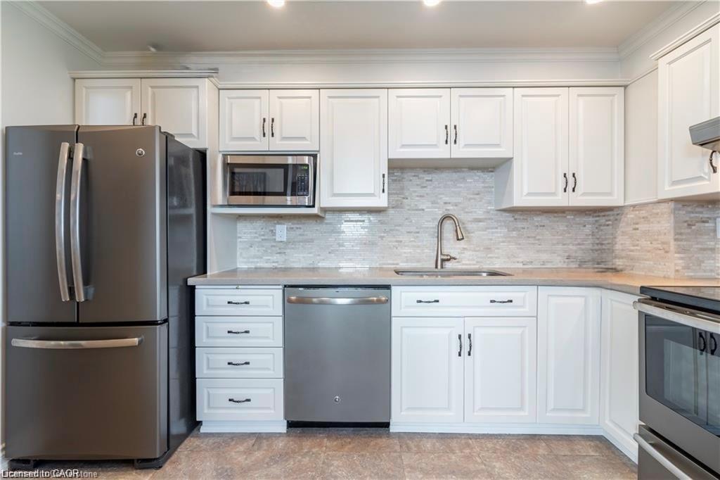 1903-301 Frances Avenue, Hamilton, ON - Indoor Photo Showing Kitchen With Upgraded Kitchen