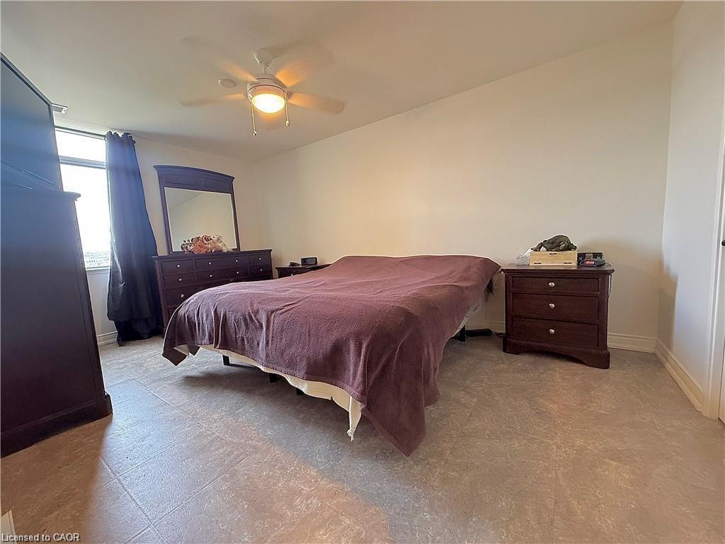 1903-301 Frances Avenue, Hamilton, ON - Indoor Photo Showing Bedroom