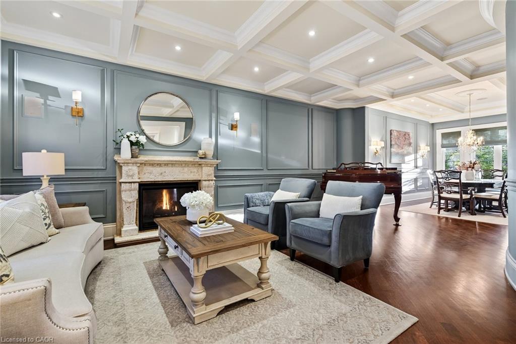 172 Boxley Road, Burlington, ON - Indoor Photo Showing Living Room With Fireplace