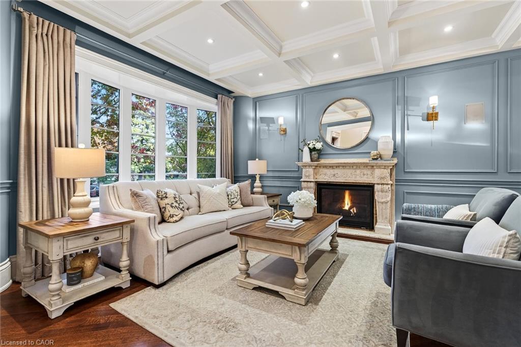 172 Boxley Road, Burlington, ON - Indoor Photo Showing Living Room With Fireplace