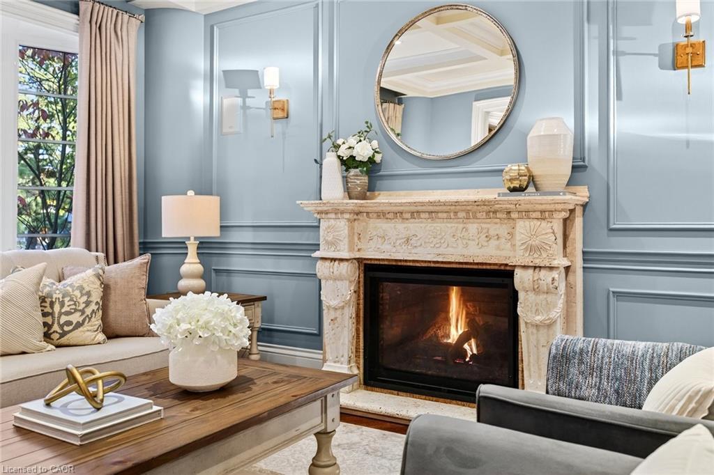 172 Boxley Road, Burlington, ON - Indoor Photo Showing Living Room With Fireplace