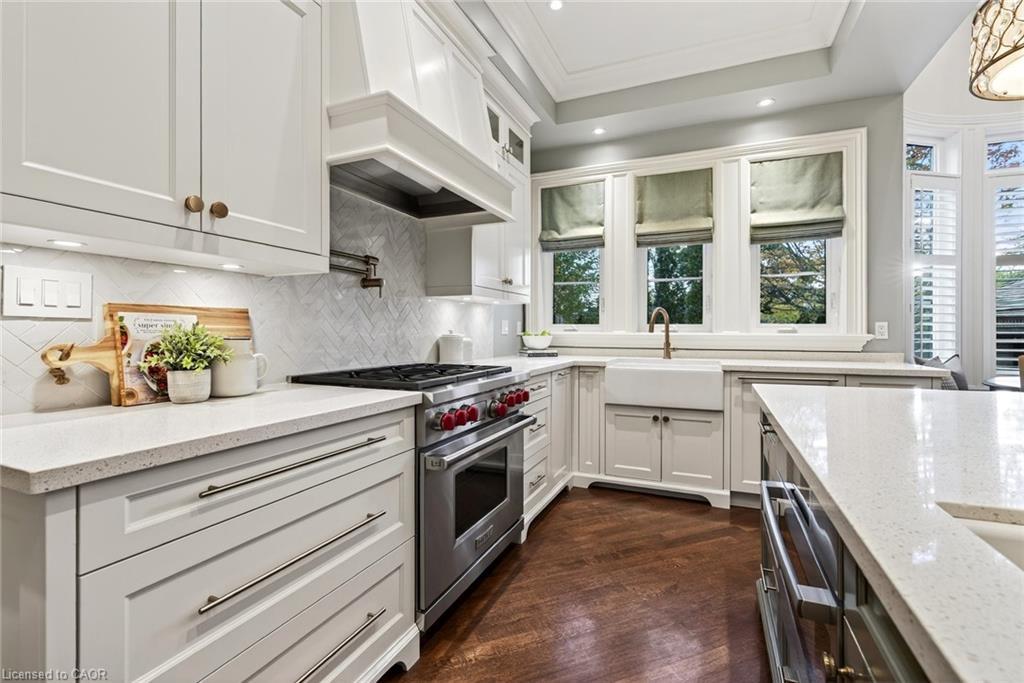 172 Boxley Road, Burlington, ON - Indoor Photo Showing Kitchen With Upgraded Kitchen
