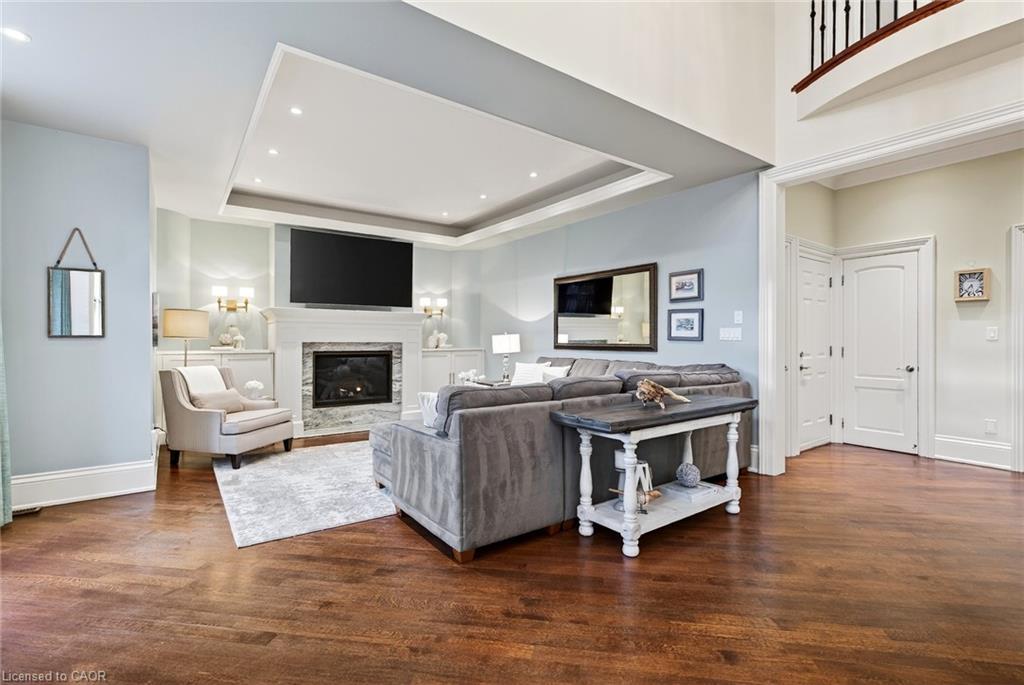 172 Boxley Road, Burlington, ON - Indoor Photo Showing Living Room With Fireplace