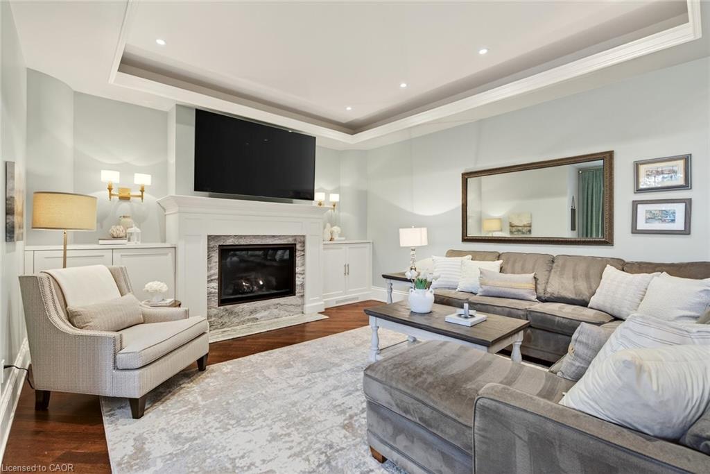 172 Boxley Road, Burlington, ON - Indoor Photo Showing Living Room With Fireplace