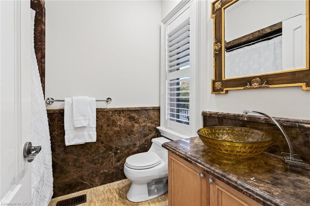 172 Boxley Road, Burlington, ON - Indoor Photo Showing Bathroom