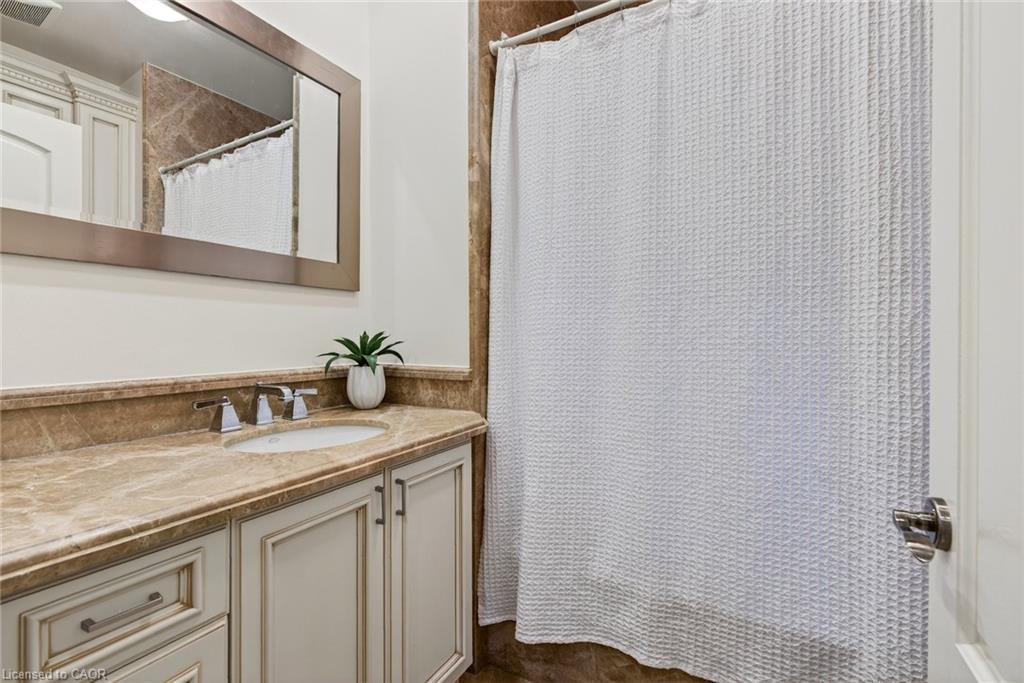 172 Boxley Road, Burlington, ON - Indoor Photo Showing Bathroom
