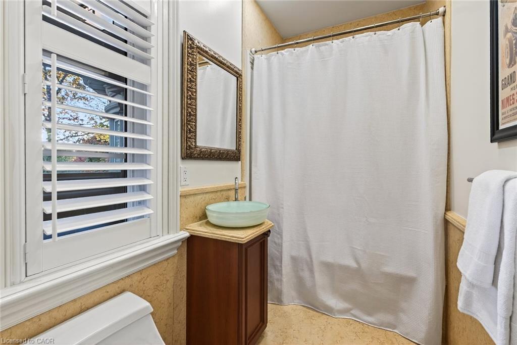 172 Boxley Road, Burlington, ON - Indoor Photo Showing Bathroom