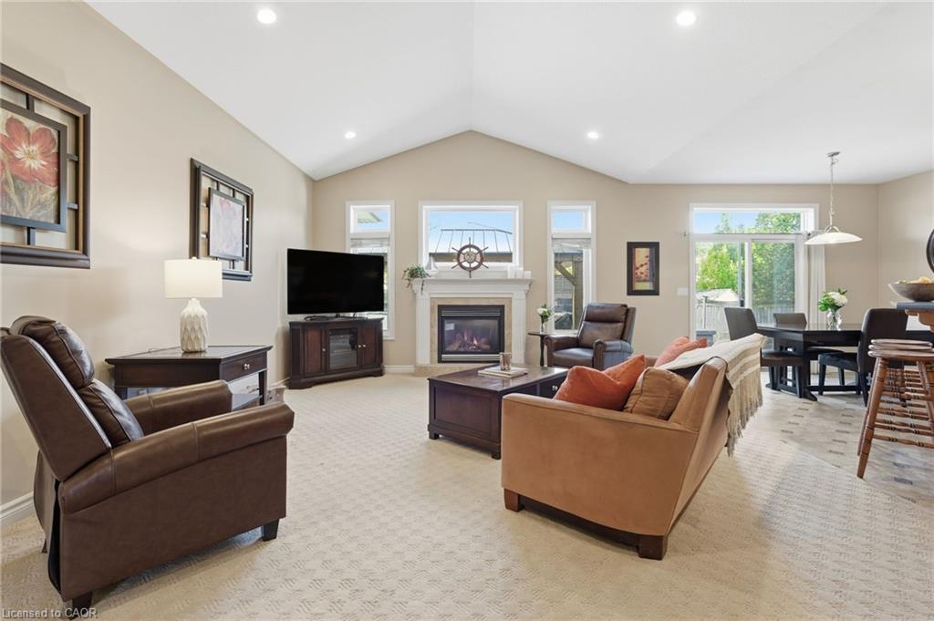 81 Timber Creek Crescent, Fonthill, ON - Indoor Photo Showing Living Room With Fireplace