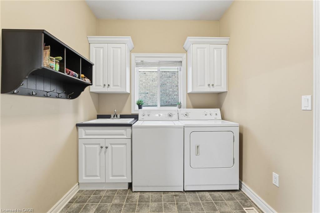 81 Timber Creek Crescent, Fonthill, ON - Indoor Photo Showing Laundry Room