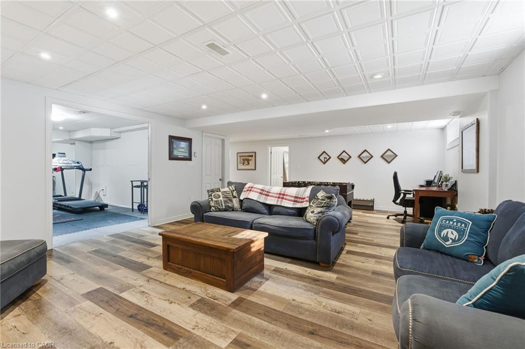 81 Timber Creek Crescent, Fonthill, ON - Indoor Photo Showing Living Room