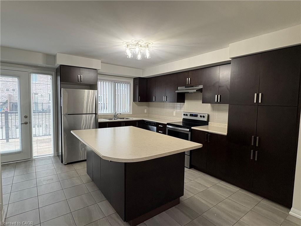 157-1 Beckenrose Court, Brampton, ON - Indoor Photo Showing Kitchen With Double Sink With Upgraded Kitchen