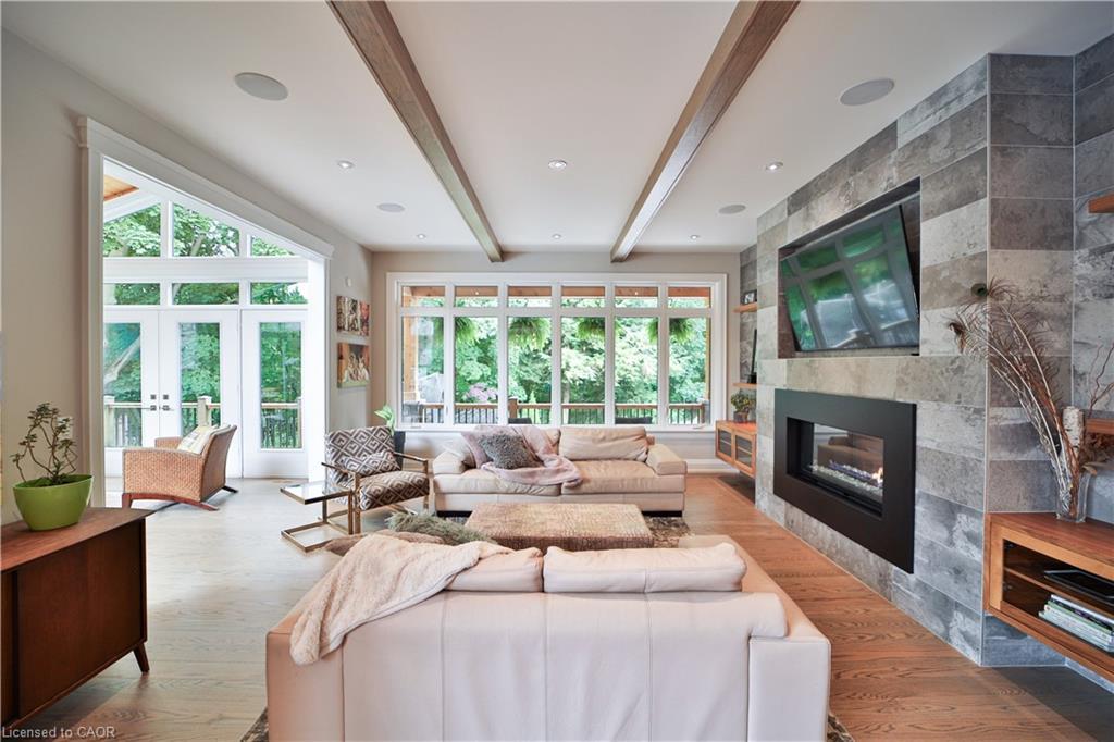 298 Shoreview Road, Burlington, ON - Indoor Photo Showing Living Room With Fireplace