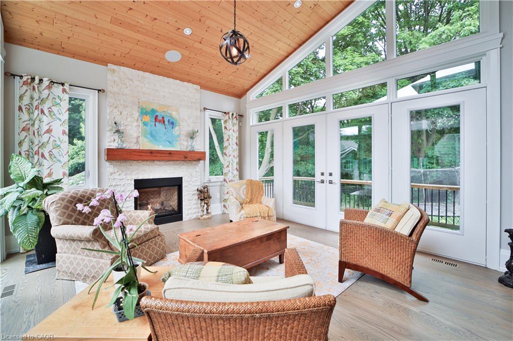 298 Shoreview Road, Burlington, ON - Indoor Photo Showing Living Room With Fireplace