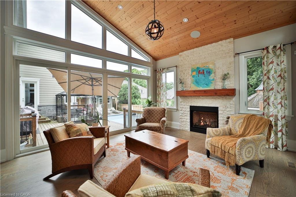298 Shoreview Road, Burlington, ON - Indoor Photo Showing Living Room With Fireplace