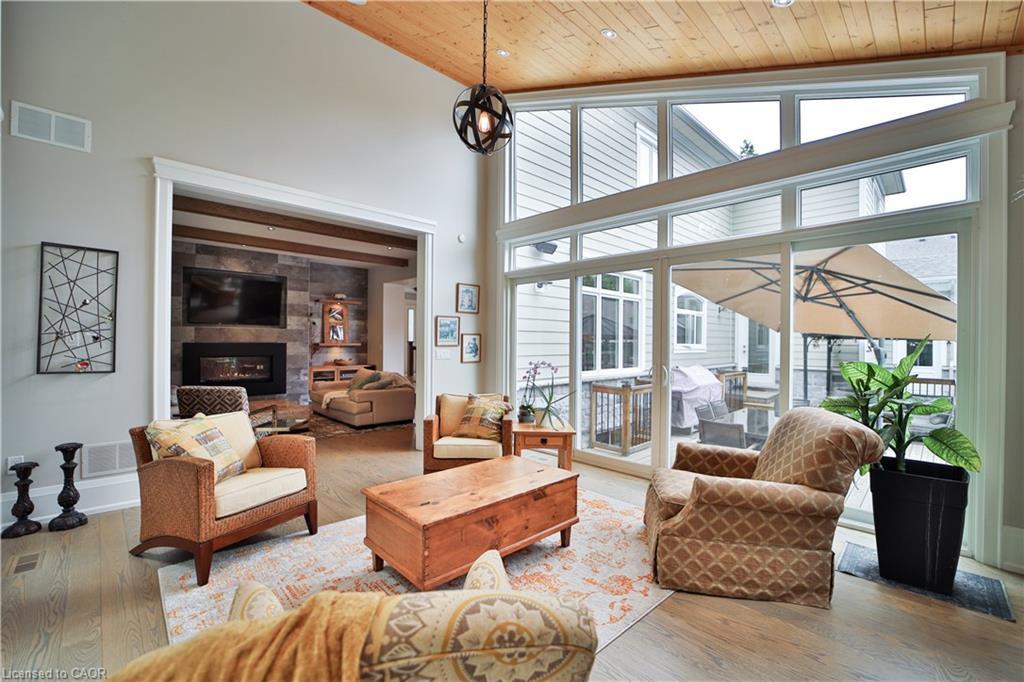 298 Shoreview Road, Burlington, ON - Indoor Photo Showing Living Room With Fireplace