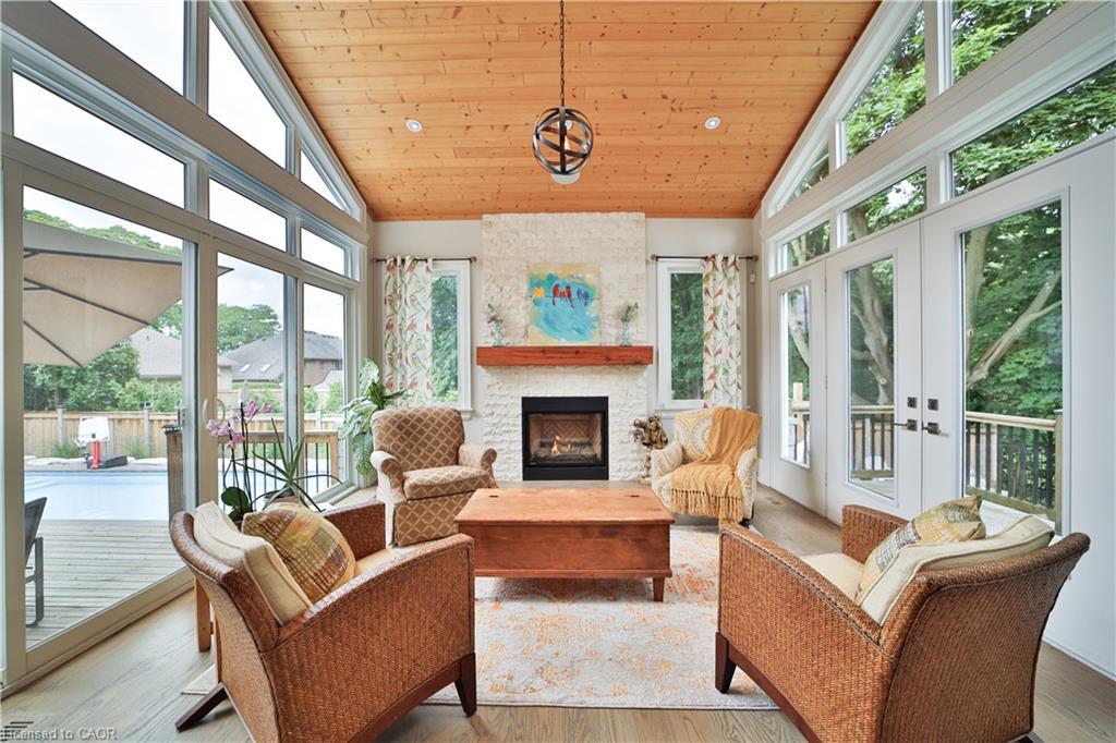 298 Shoreview Road, Burlington, ON - Indoor Photo Showing Living Room With Fireplace