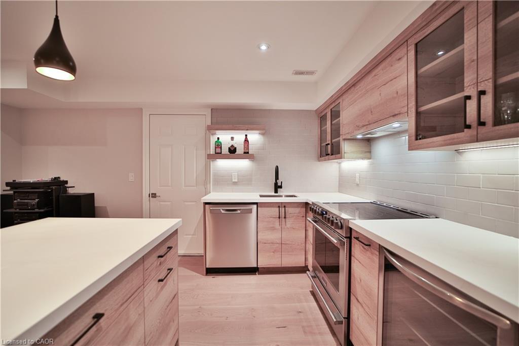 298 Shoreview Road, Burlington, ON - Indoor Photo Showing Kitchen With Upgraded Kitchen