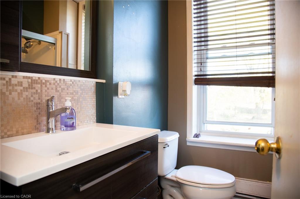 2016 Park Street, Port Dover, ON - Indoor Photo Showing Bathroom