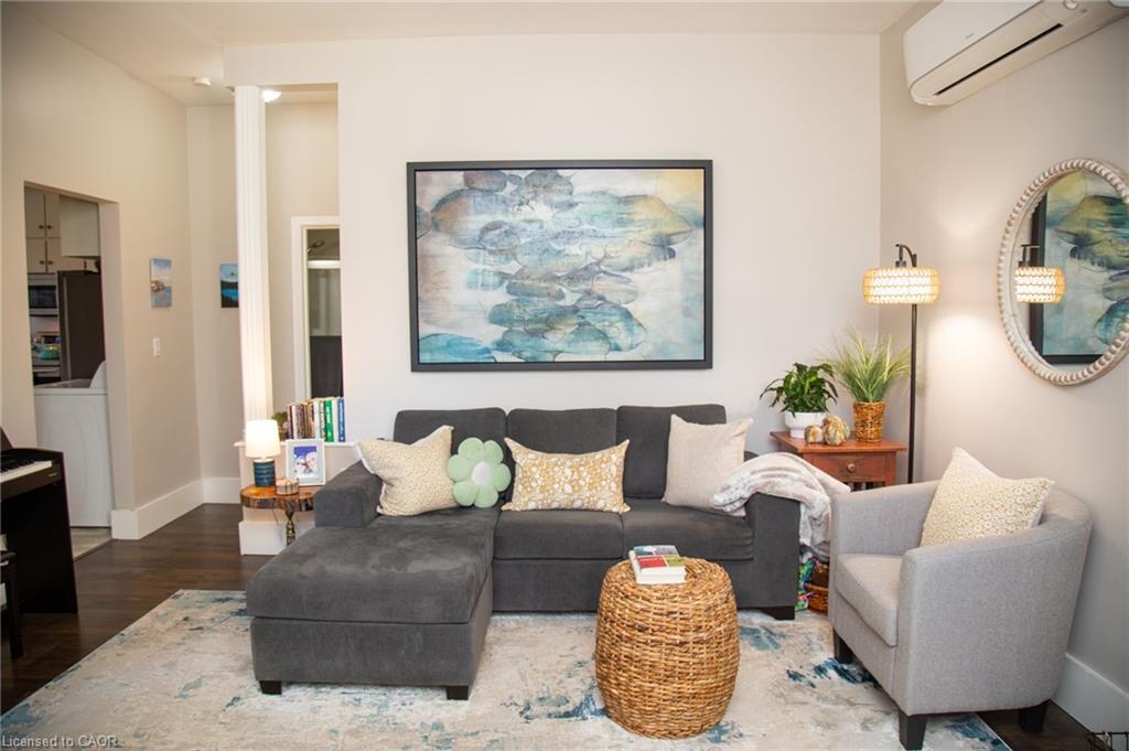2016 Park Street, Port Dover, ON - Indoor Photo Showing Living Room