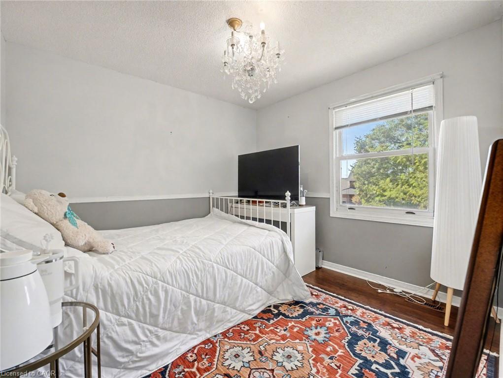 635 Rexford Drive, Hamilton, ON - Indoor Photo Showing Bedroom