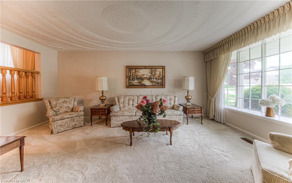 65 Trailview Drive, Kitchener, ON - Indoor Photo Showing Living Room