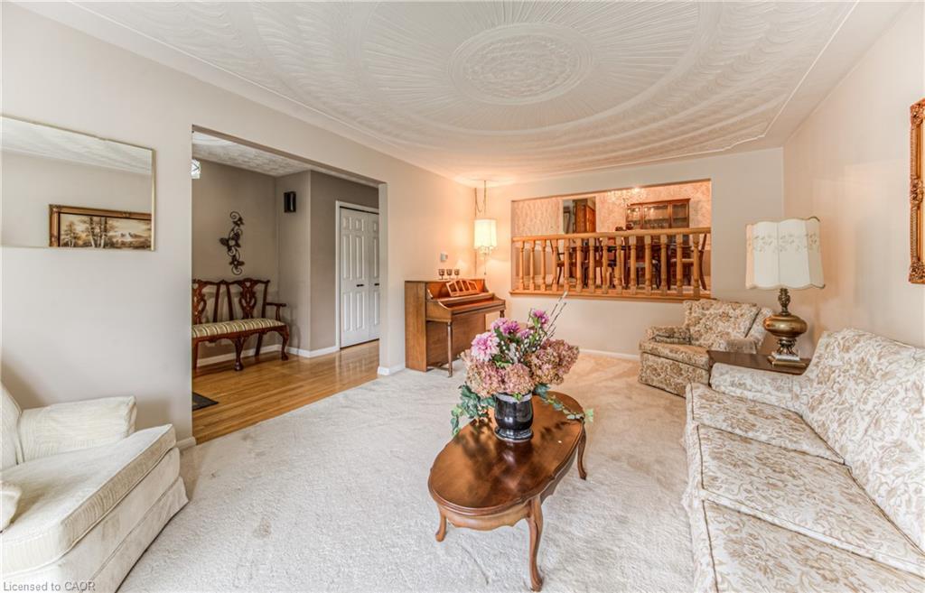 65 Trailview Drive, Kitchener, ON - Indoor Photo Showing Living Room