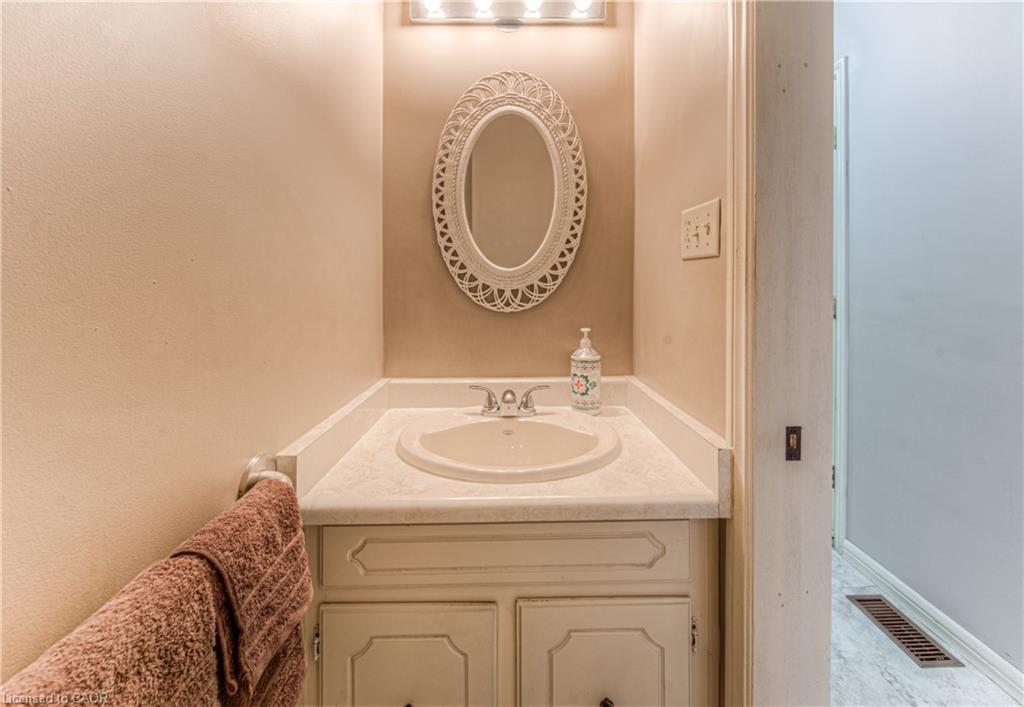 65 Trailview Drive, Kitchener, ON - Indoor Photo Showing Bathroom