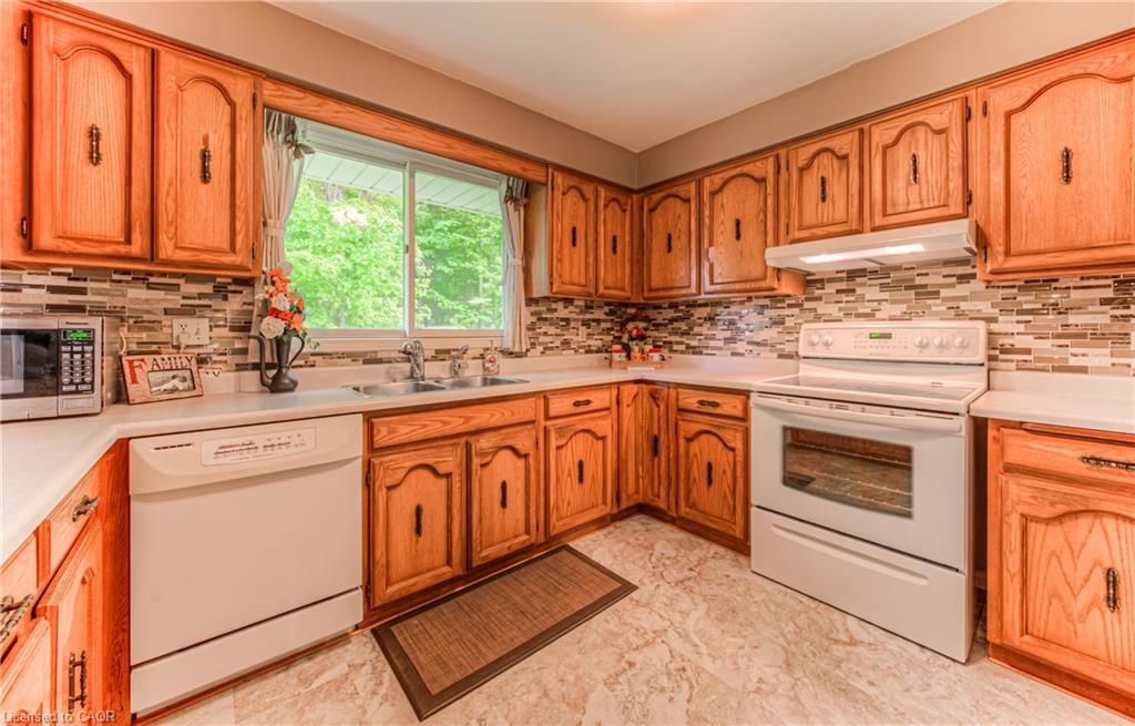 65 Trailview Drive, Kitchener, ON - Indoor Photo Showing Kitchen With Double Sink