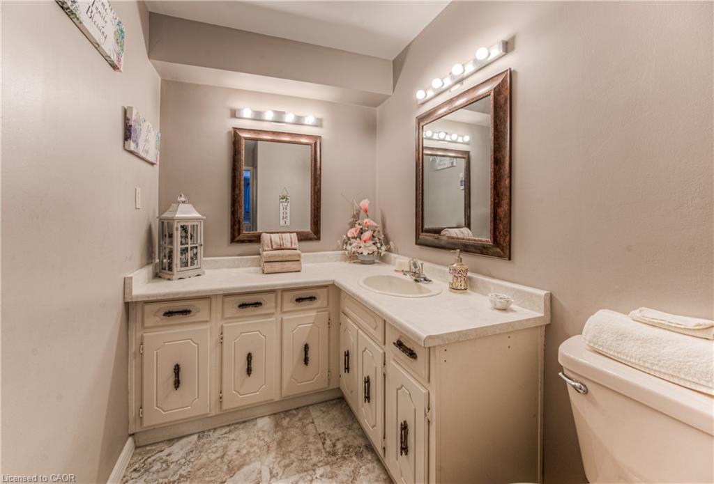 65 Trailview Drive, Kitchener, ON - Indoor Photo Showing Bathroom