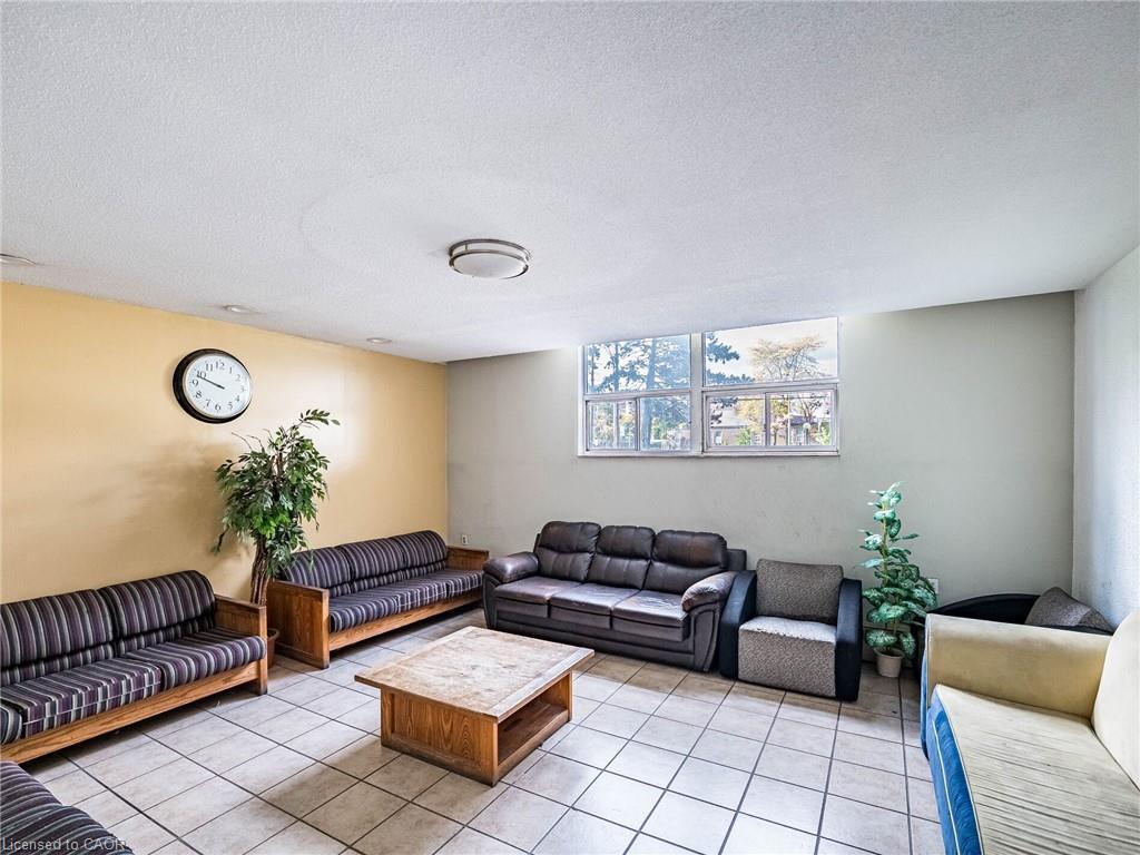 1907-2645 Kipling Avenue, Toronto, ON - Indoor Photo Showing Living Room