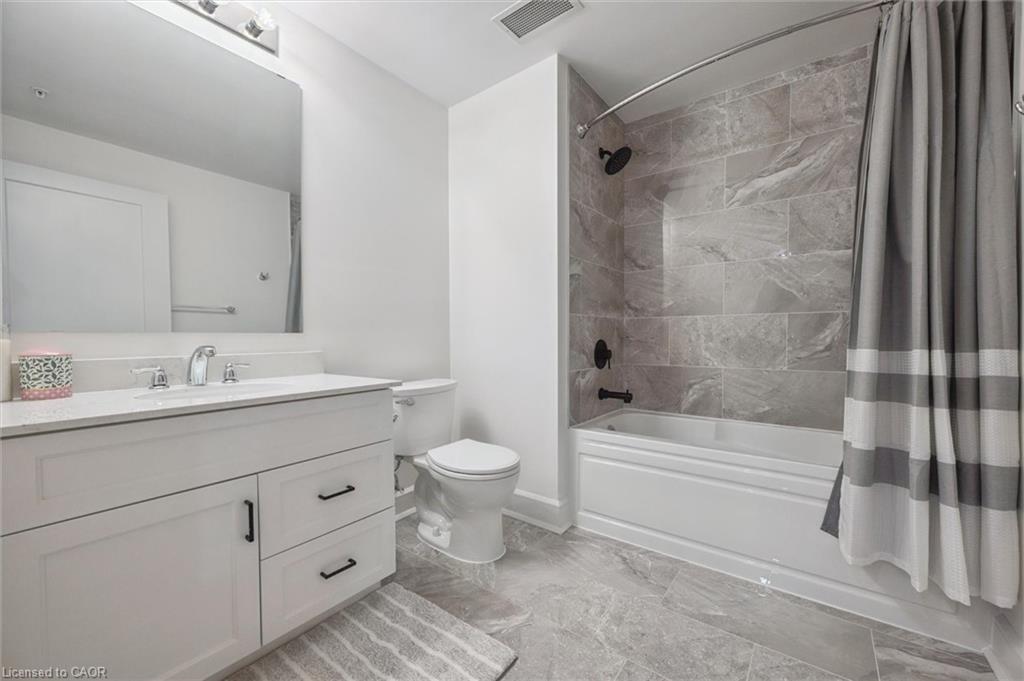 609-251 Northfield Drive E, Waterloo, ON - Indoor Photo Showing Bathroom