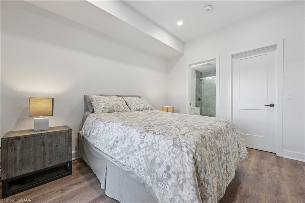 609-251 Northfield Drive E, Waterloo, ON - Indoor Photo Showing Bedroom