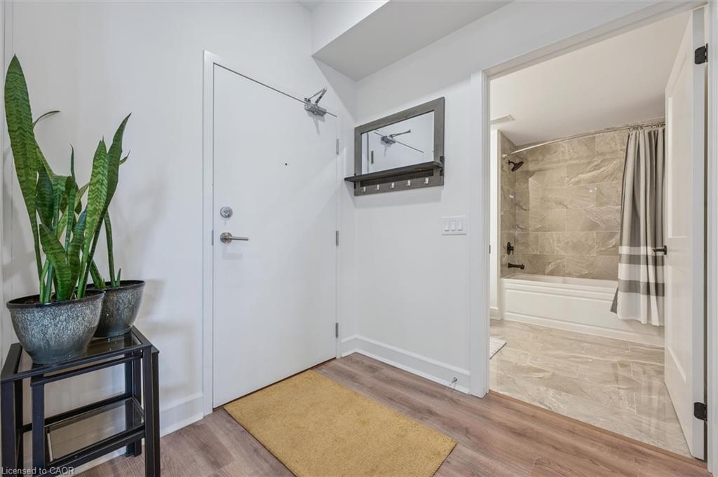 609-251 Northfield Drive E, Waterloo, ON - Indoor Photo Showing Other Room