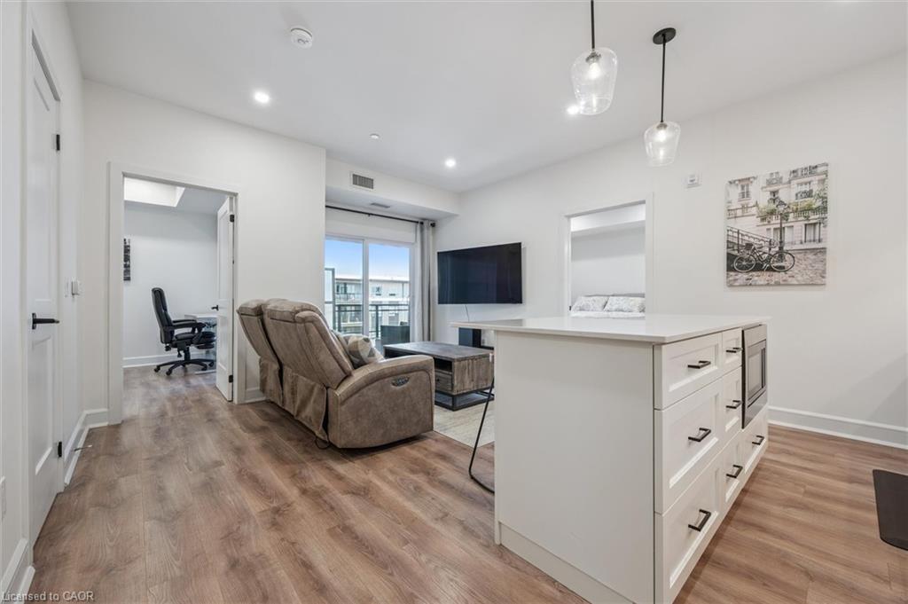 609-251 Northfield Drive E, Waterloo, ON - Indoor