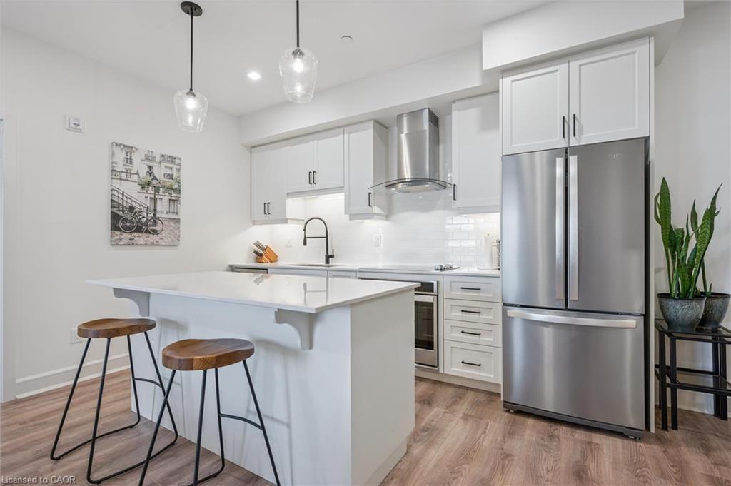 609-251 Northfield Drive E, Waterloo, ON - Indoor Photo Showing Kitchen With Stainless Steel Kitchen With Upgraded Kitchen