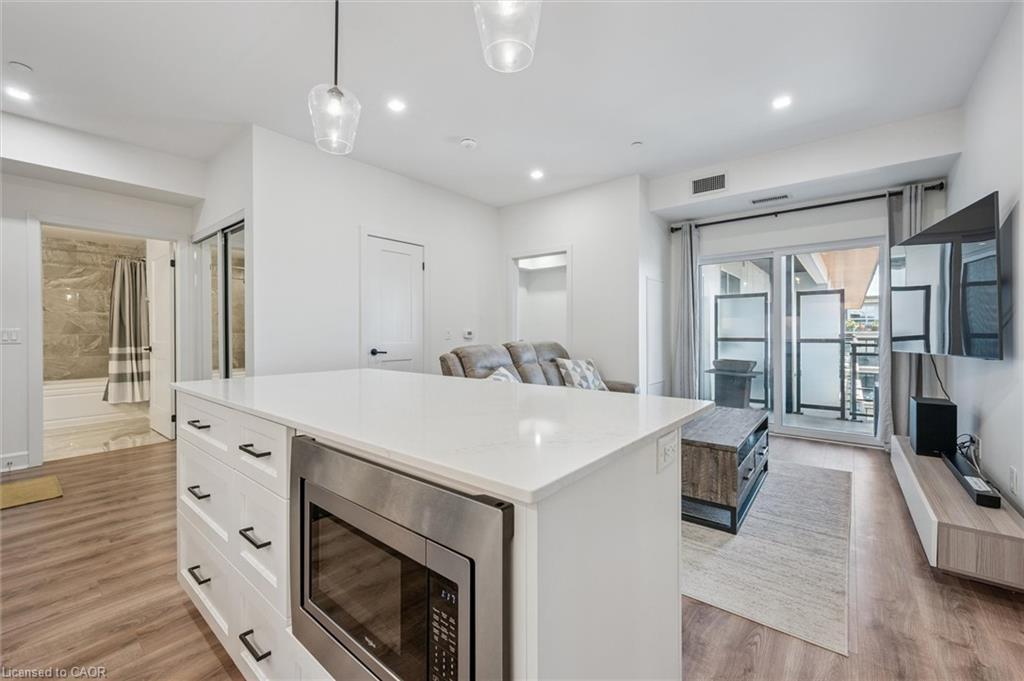 609-251 Northfield Drive E, Waterloo, ON - Indoor With Fireplace