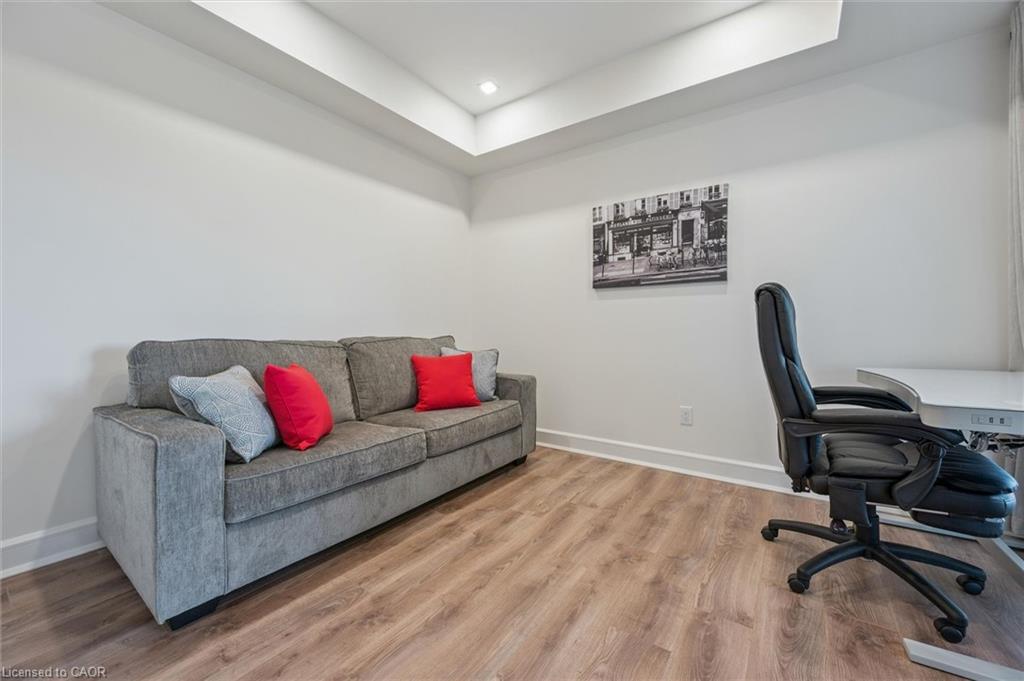 609-251 Northfield Drive E, Waterloo, ON - Indoor Photo Showing Office